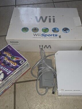Nintendo Wii Console RVL-001 White W' 3 Games Cables & Remote Super Mario Bros